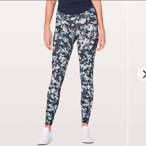 Lululemon Wunder Under Hi-Rise Tight 28"
Spring Bloom Multi